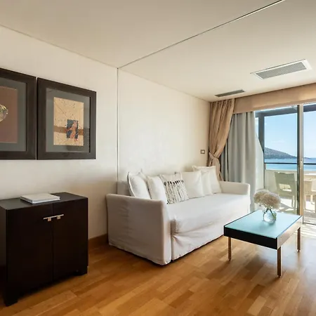 Plaza 5* Анависсос